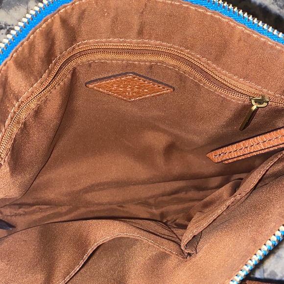 Fossil Gemma leather crossbody flat bag with zipper - Picture 8 of 10